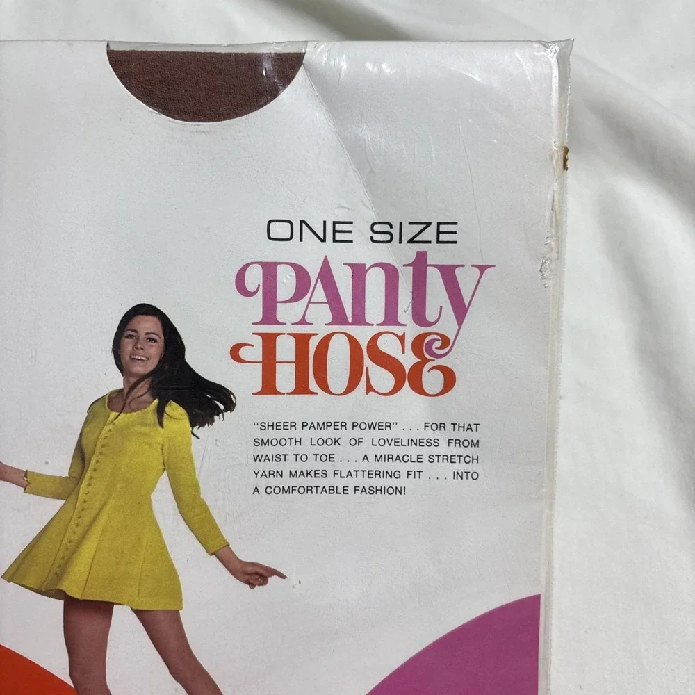 Vintage 1970s Taupe Stretch Nylon Pantyhose W/ Model One Size Cinnamon‎
